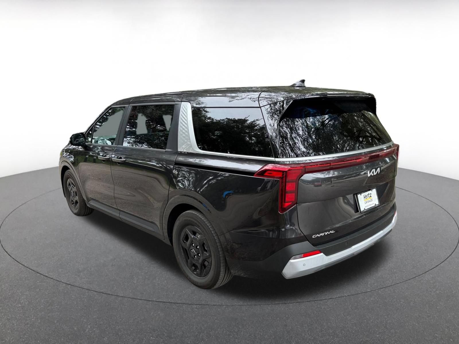 Used 2026 Kia Carnival FWD image 5