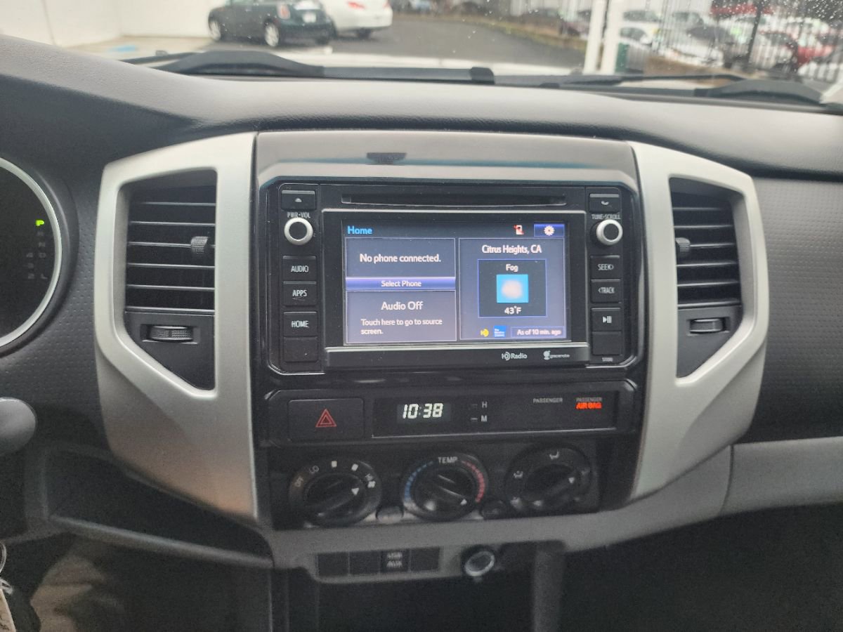 Used 2014 Toyota Tacoma PreRunner w/ SR5 Package image 12