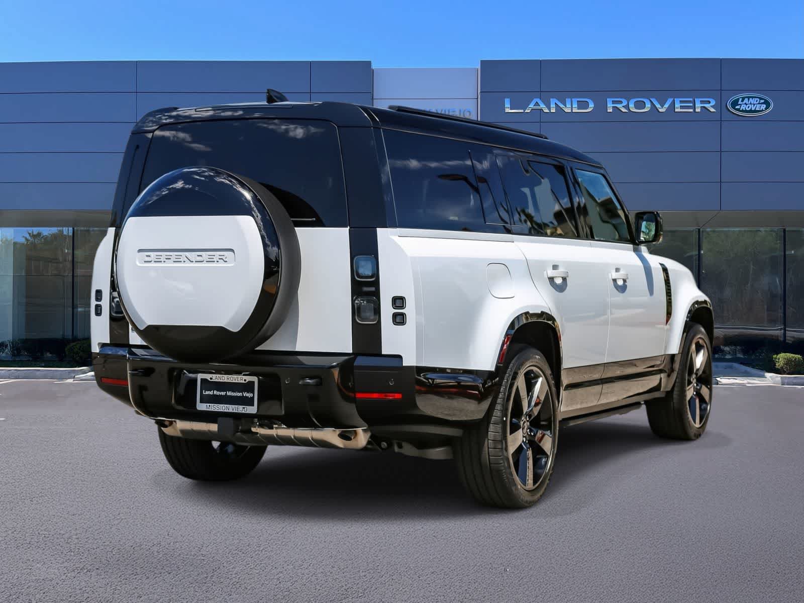 New 2026 Land Rover Defender 130 X-Dynamic SE AWD/4WD image 4