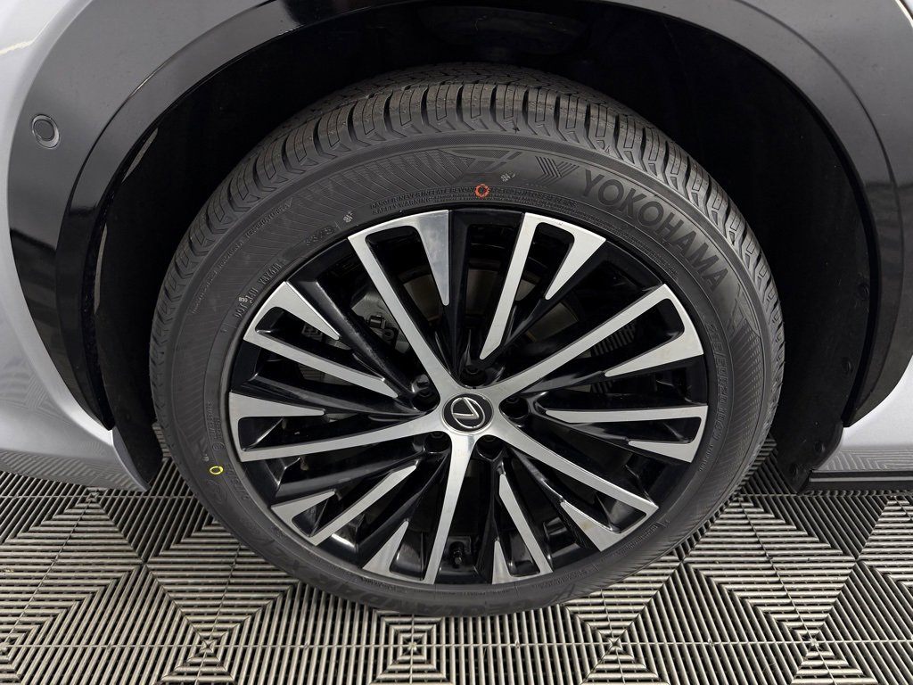 Used 2024 Lexus RZ 300e Premium image 11