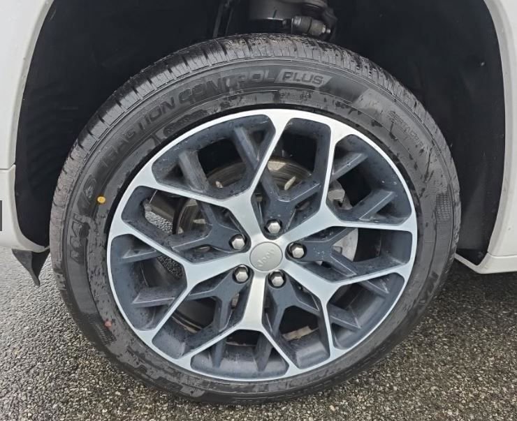 Used 2023 Jeep Grand Cherokee Summit image 10