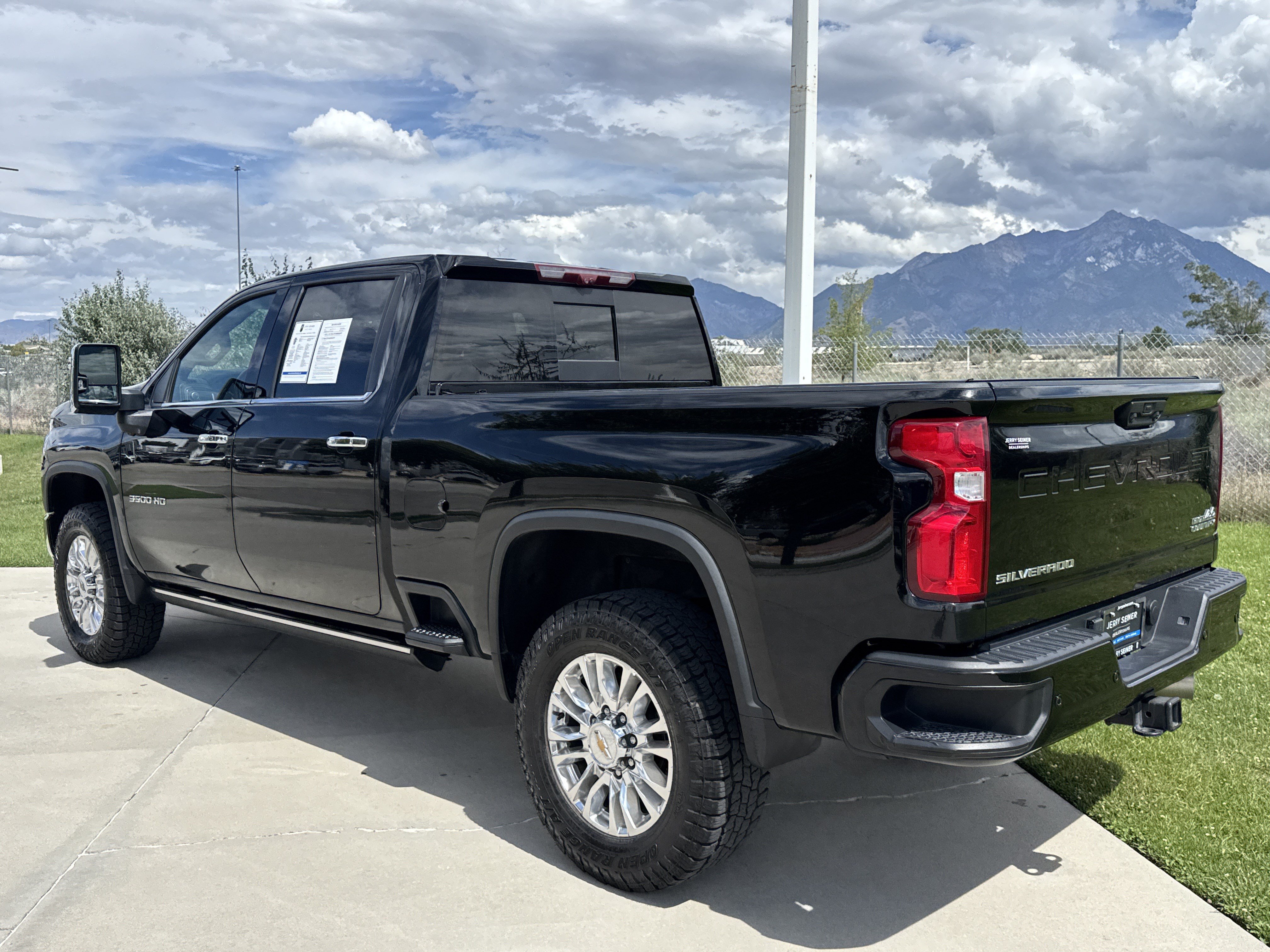 Certified 2022 Chevrolet Silverado 3500 High Country w/ Z71 Off-Road Package AWD/4WD image 3