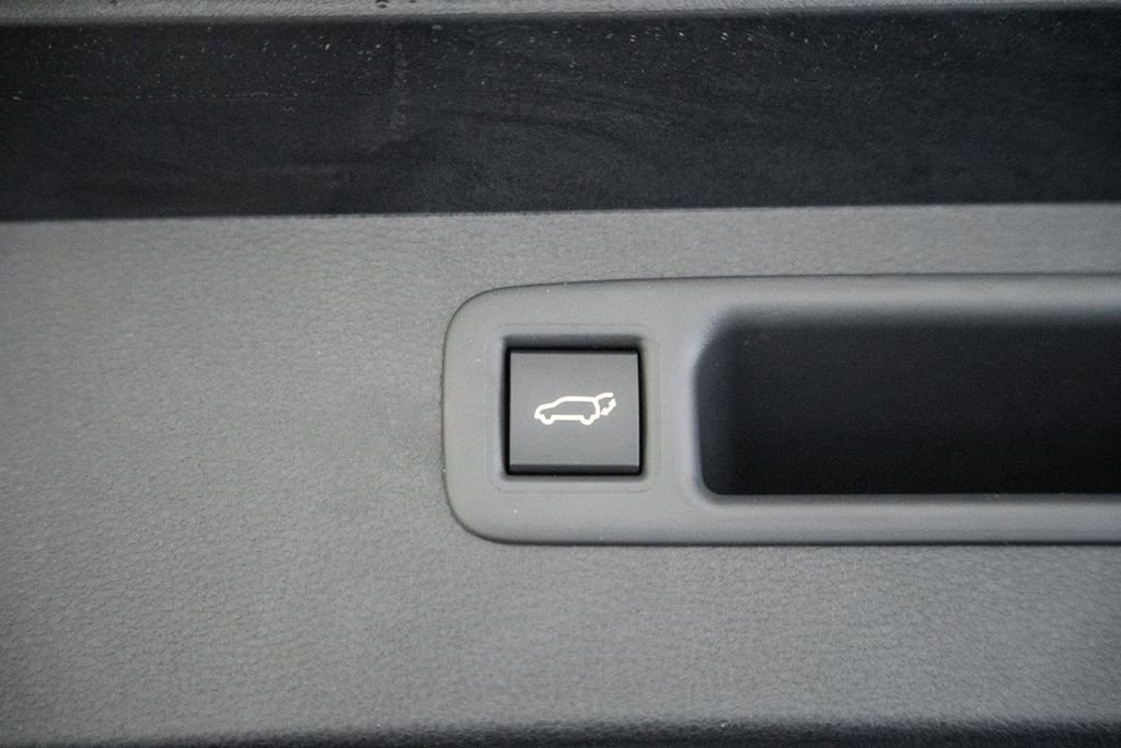 New 2026 Toyota Highlander Platinum AWD/4WD image 11
