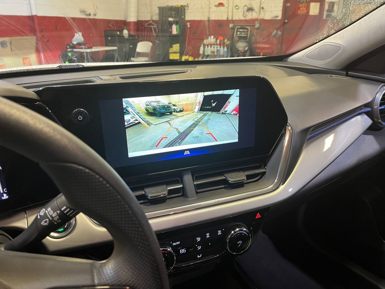 Used 2025 Chevrolet Trax LT image 17