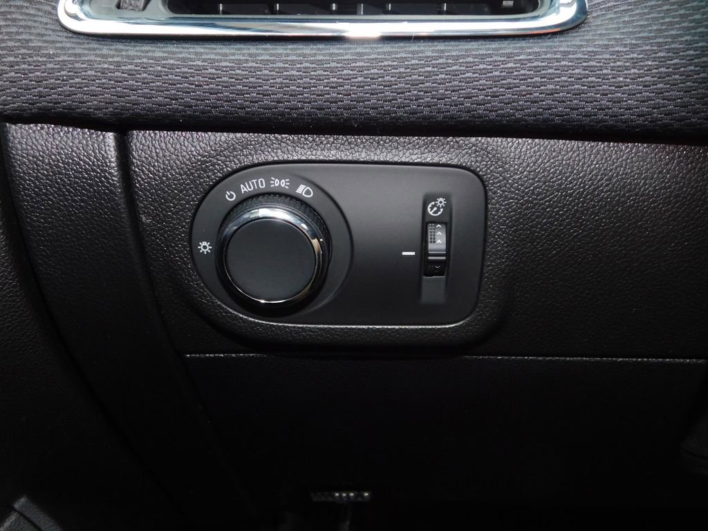 Used 2017 Chevrolet Cruze LT w/ Convenience Package FWD image 27