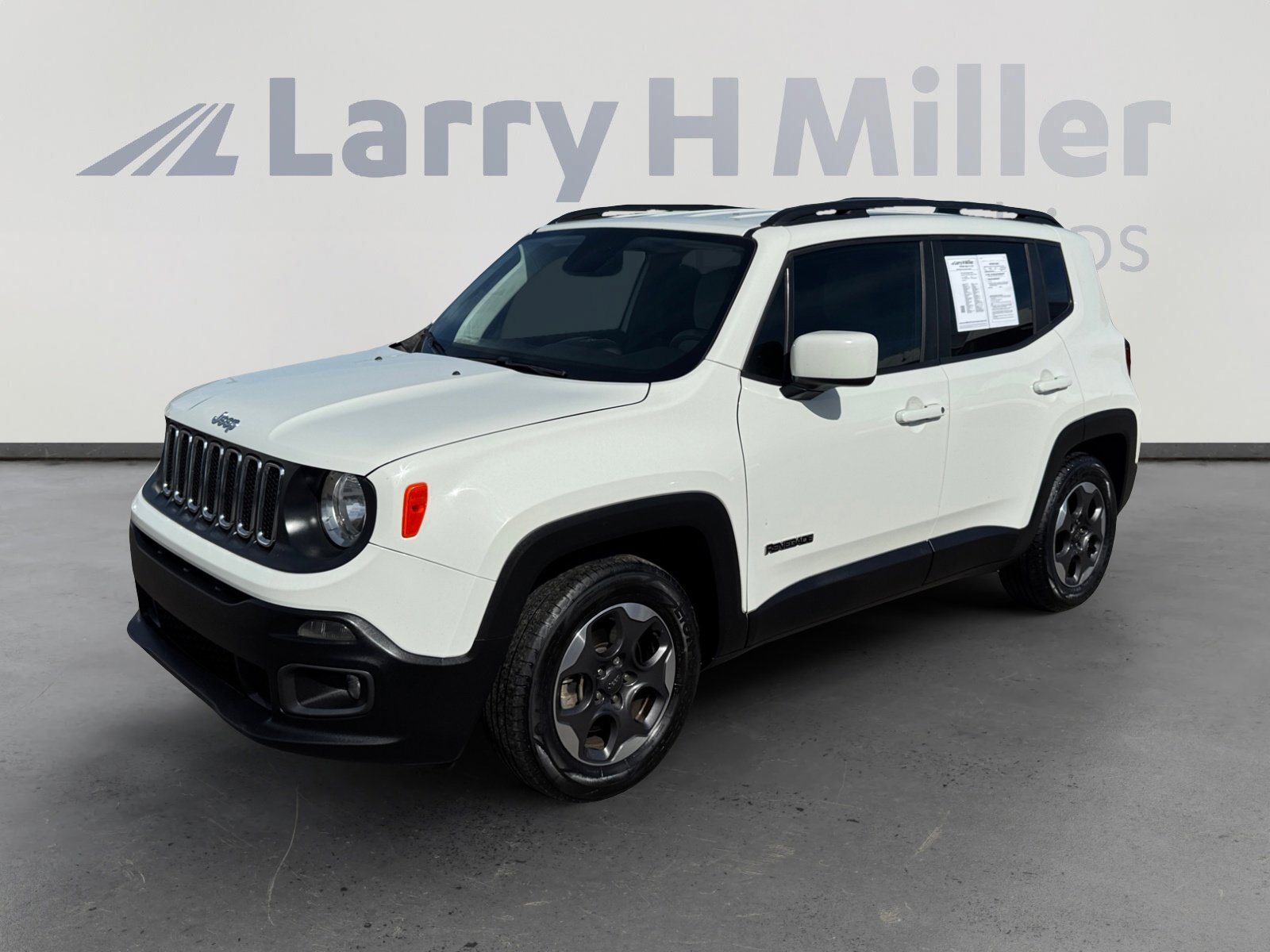 Used 2018 Jeep Renegade Latitude FWD image 1