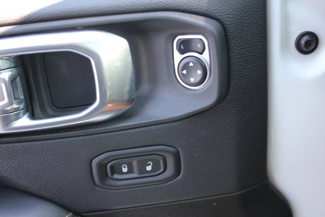 Used 2025 Jeep Wrangler Unlimited Sahara AWD/4WD image 18