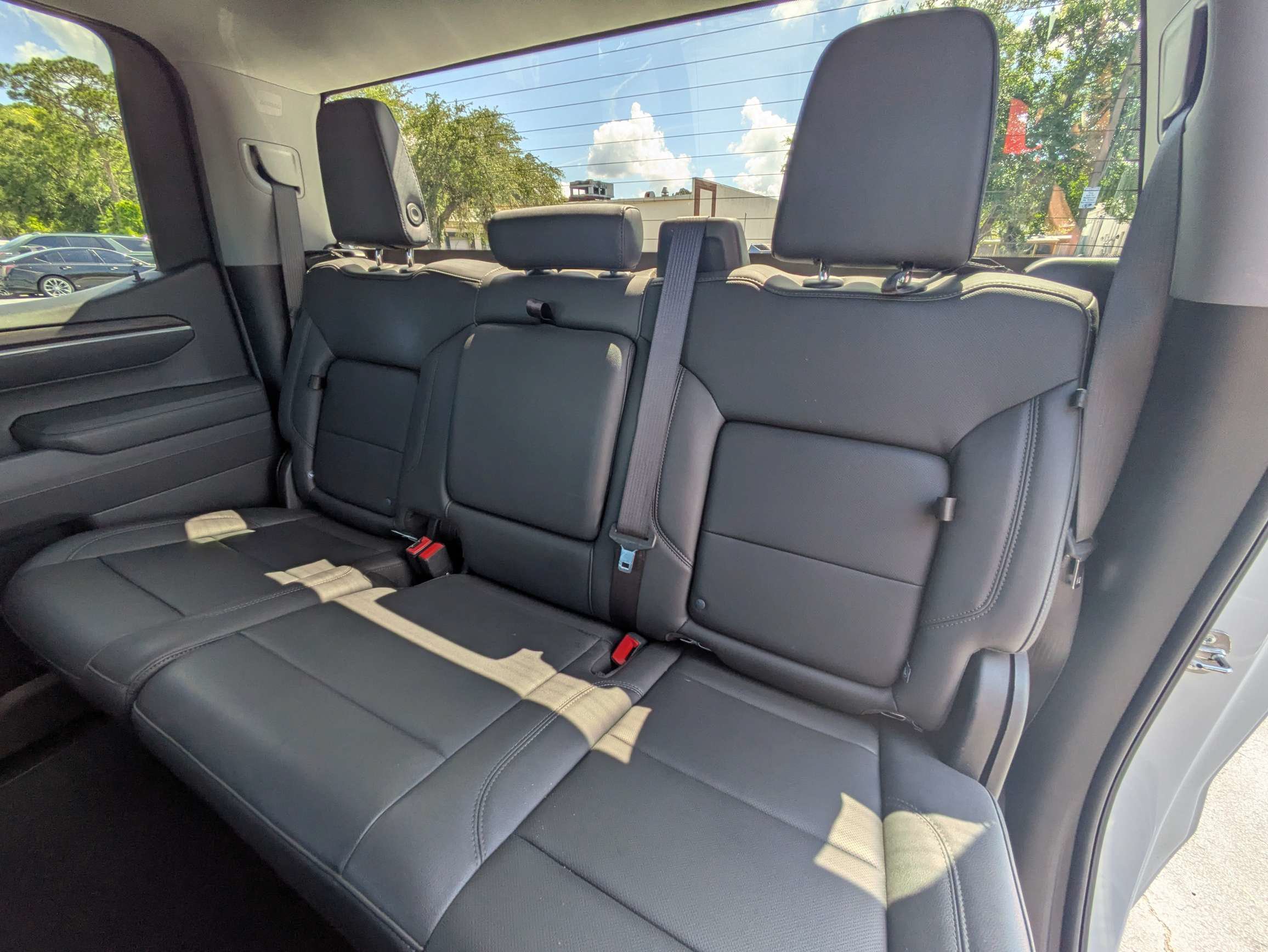 Certified 2025 GMC Sierra 1500 SLT RWD image 7