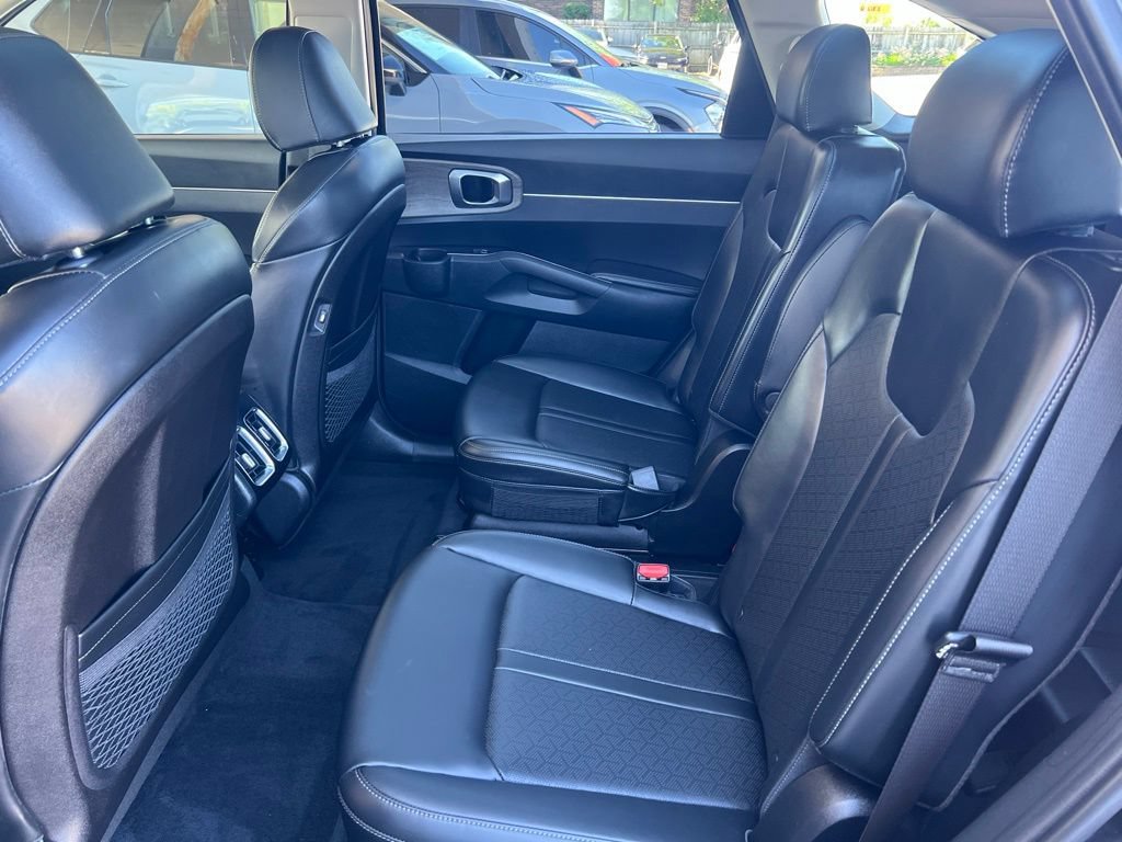 Certified 2023 Kia Sorento EX w/ Panoramic Sunroof Package FWD image 9