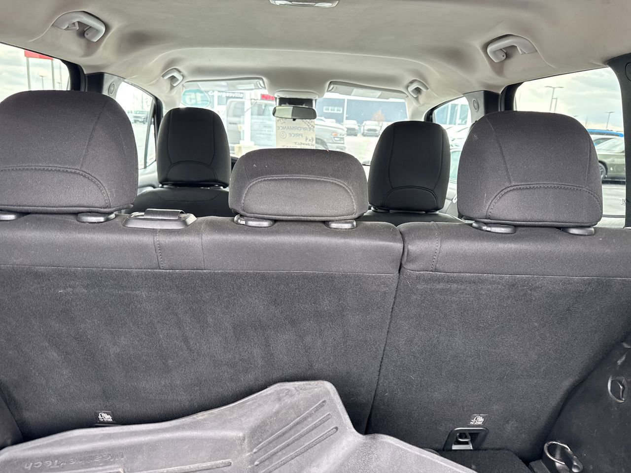 Used 2015 Jeep Renegade Latitude AWD/4WD image 10