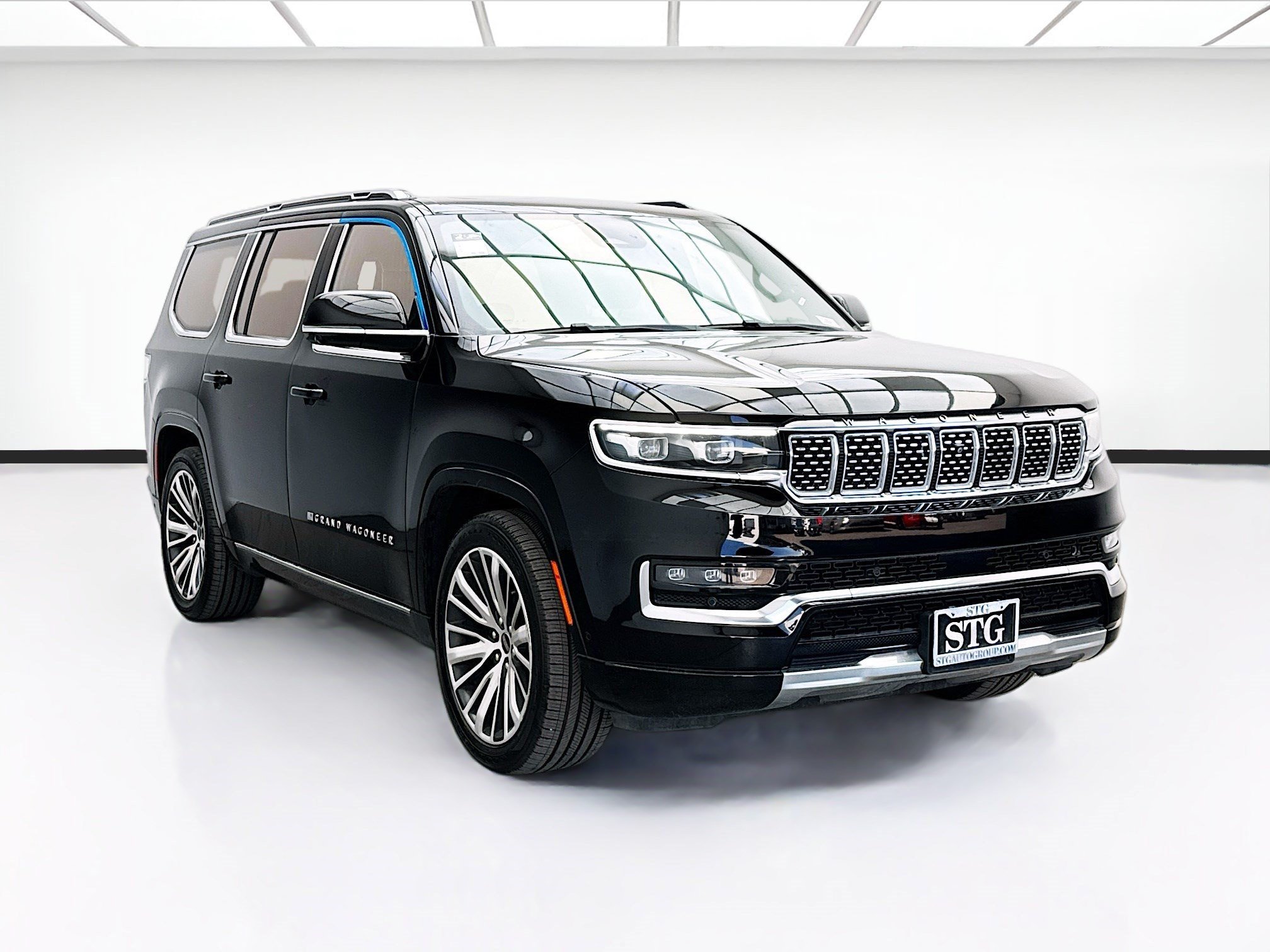 Used 2022 Jeep Grand Wagoneer Series III w/ Flexible Seating Group AWD/4WD image 3