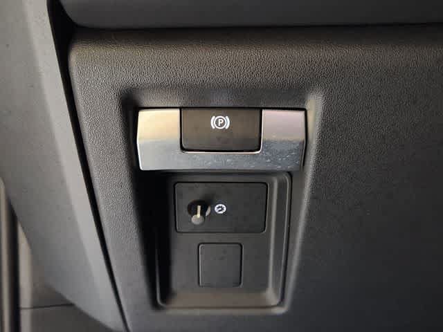 Used 2025 Land Rover Defender 130 X-Dynamic SE AWD/4WD image 36