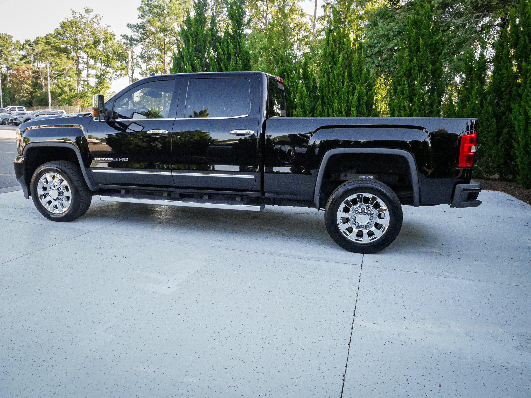 Used 2019 GMC Sierra 2500 Denali w/ Duramax Plus Package AWD/4WD image 7