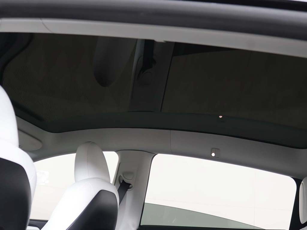 Used 2023 Tesla Model Y Performance AWD/4WD image 18