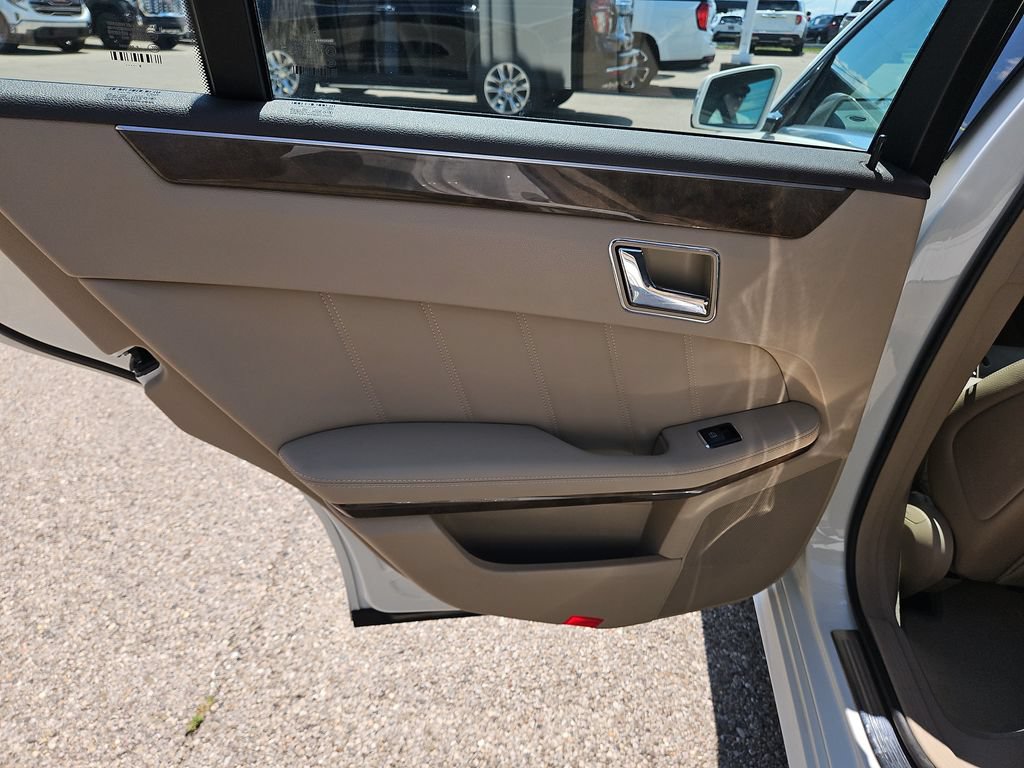 Used 2010 Mercedes-Benz E 350 4MATIC Sedan image 14