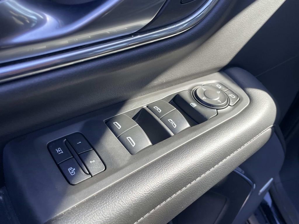 Used 2022 Chevrolet Suburban Z71 image 18