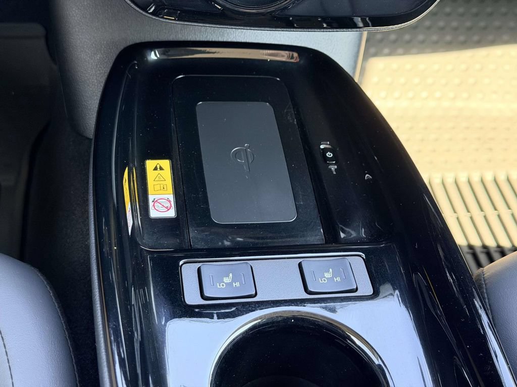 Certified 2022 Toyota Prius FWD image 7