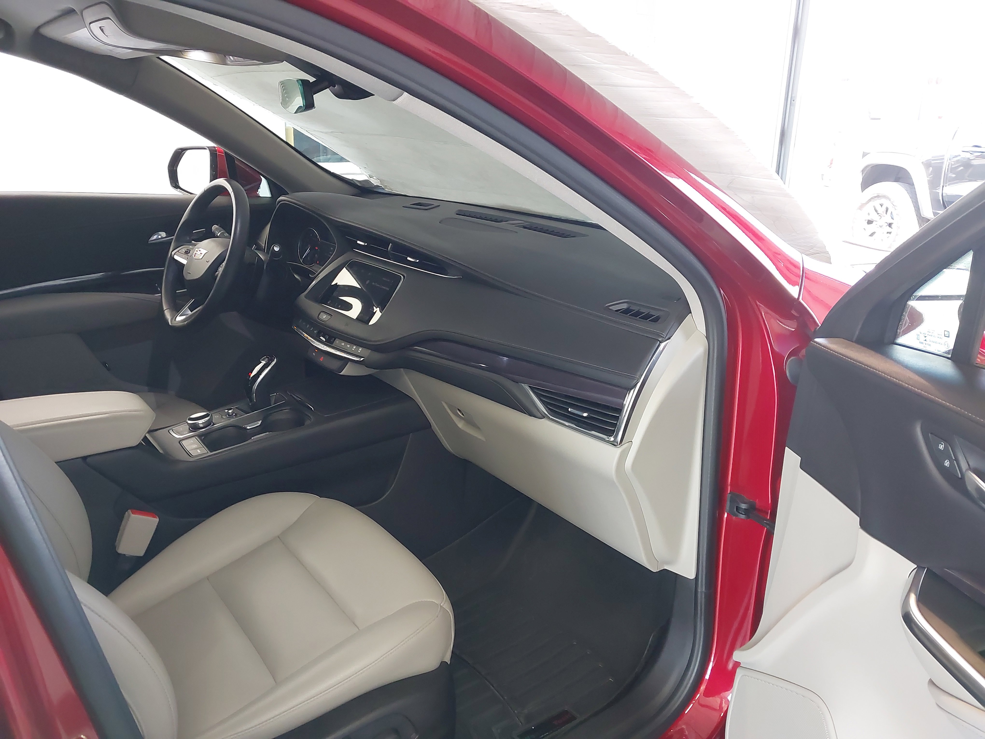 Used 2021 Cadillac XT4 Luxury image 29