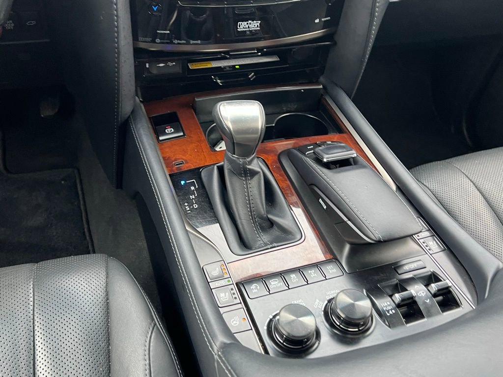Used 2021 Lexus LX 570 4WD w/ Luxury Package image 19