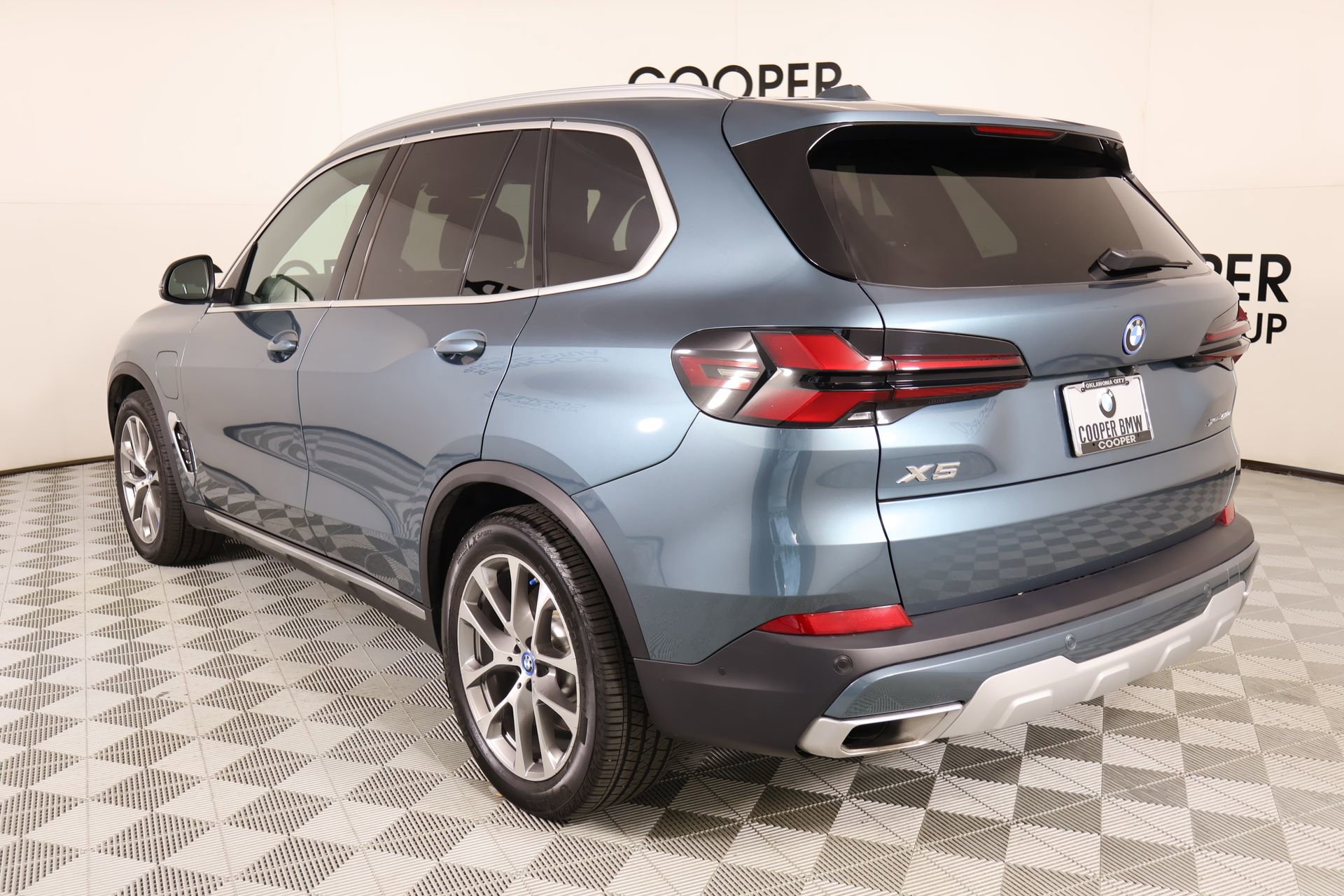 Certified 2024 BMW X5 xDrive50e w/ Premium Package AWD/4WD image 25