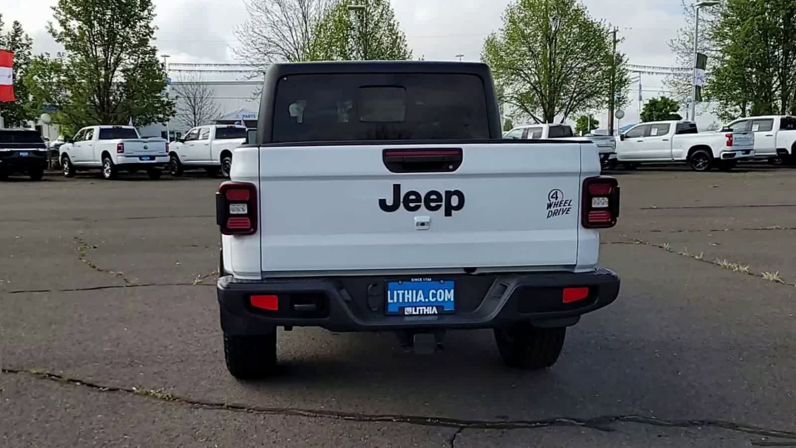 Used 2022 Jeep Gladiator Sport image 7