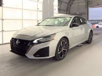 Used 2025 Nissan Altima 2.5 SR AWD/4WD image 16
