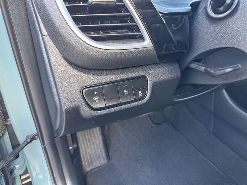 Used 2025 Kia Seltos S AWD/4WD image 13