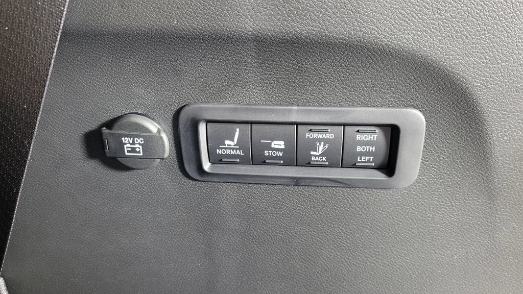 New 2026 Chrysler Pacifica Pinnacle AWD/4WD image 12