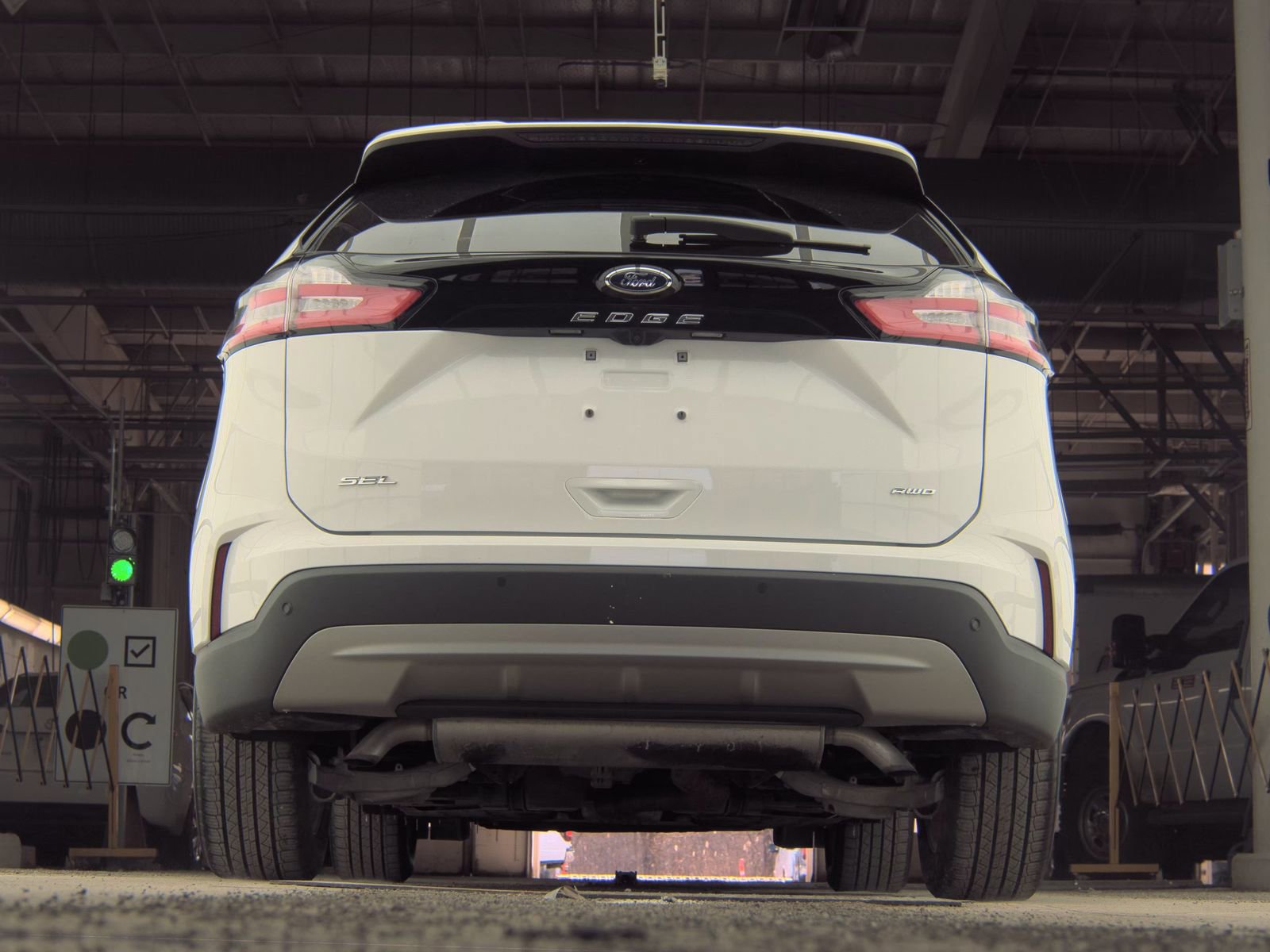 Used 2024 Ford Edge SEL w/ Convenience Package image 15