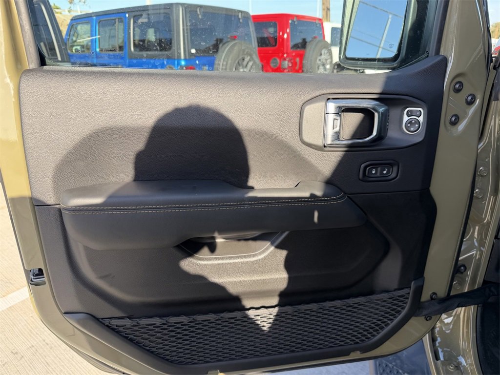 New 2025 Jeep Gladiator Sport image 13