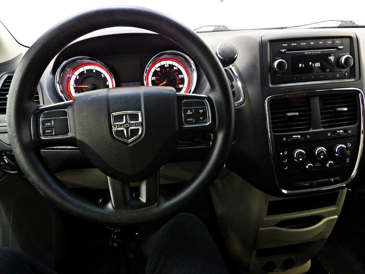 Used 2016 Dodge Grand Caravan SE w/ Quick Order Package 29E SE FWD image 15