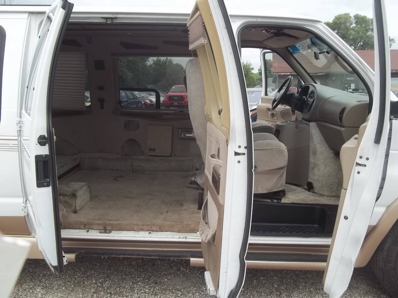 Used 2001 Ford E-150 and Econoline 150 RWD image 8