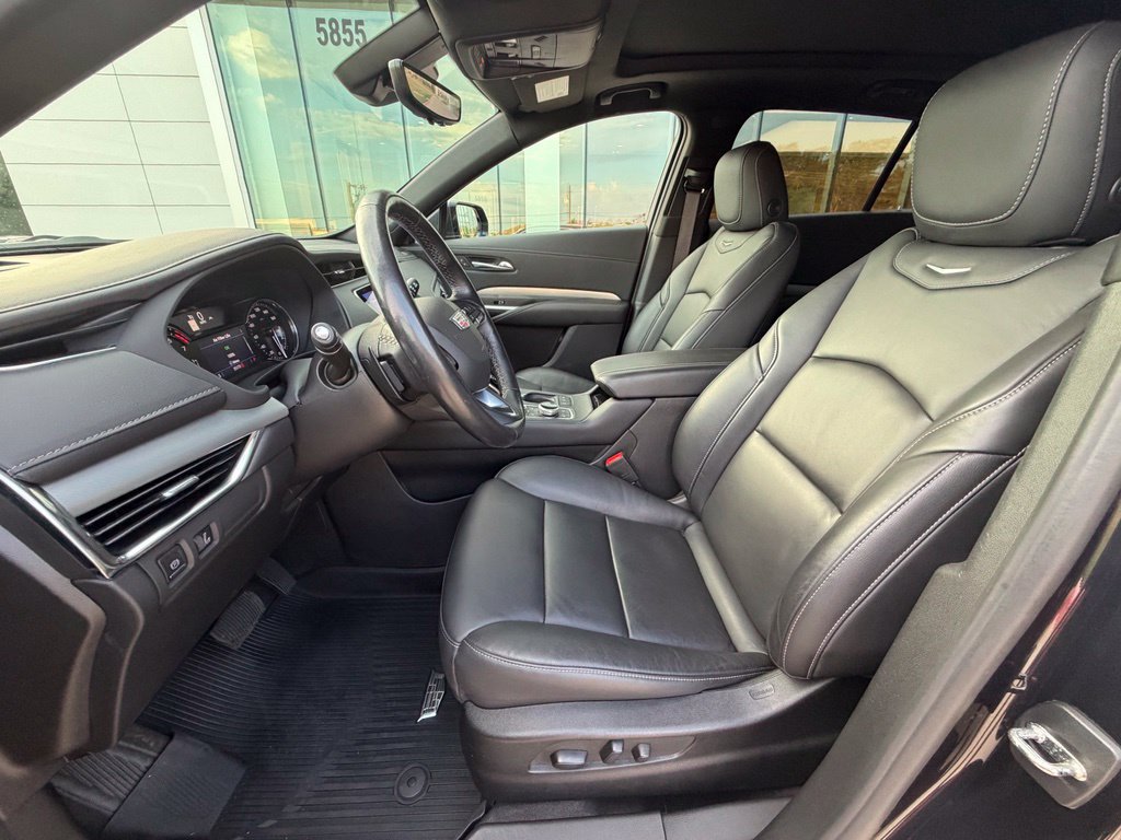 Used 2022 Cadillac XT4 Premium Luxury w/ Enhanced Visibility Package FWD image 11