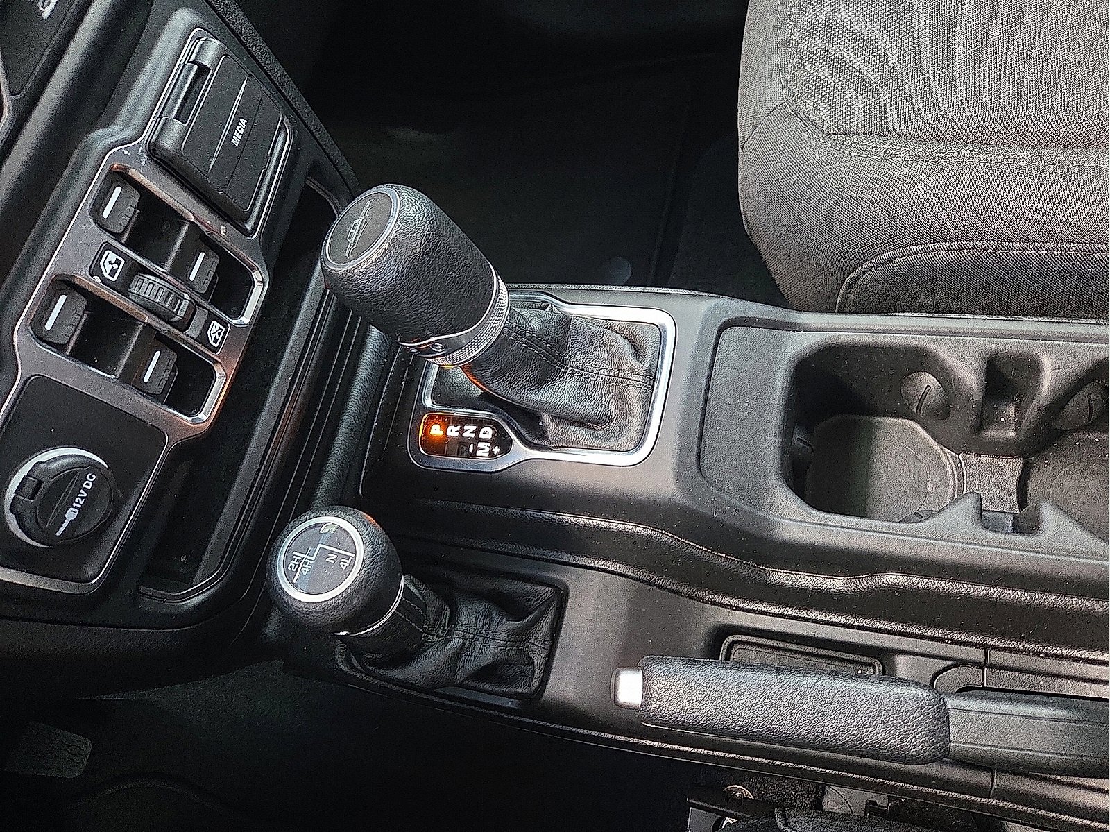 Used 2023 Jeep Gladiator Sport image 25