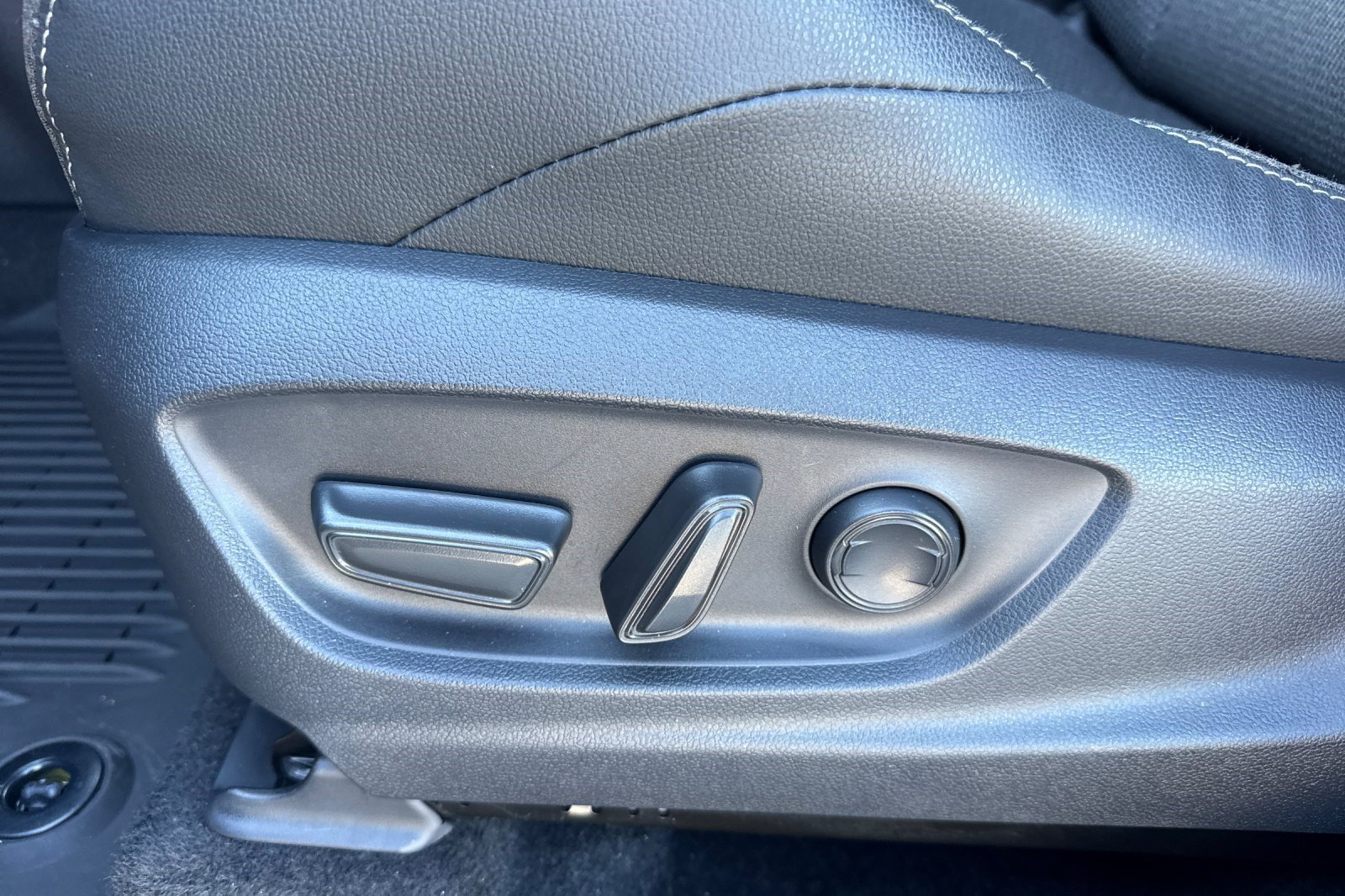 Certified 2025 Toyota bZ4X AWD image 15