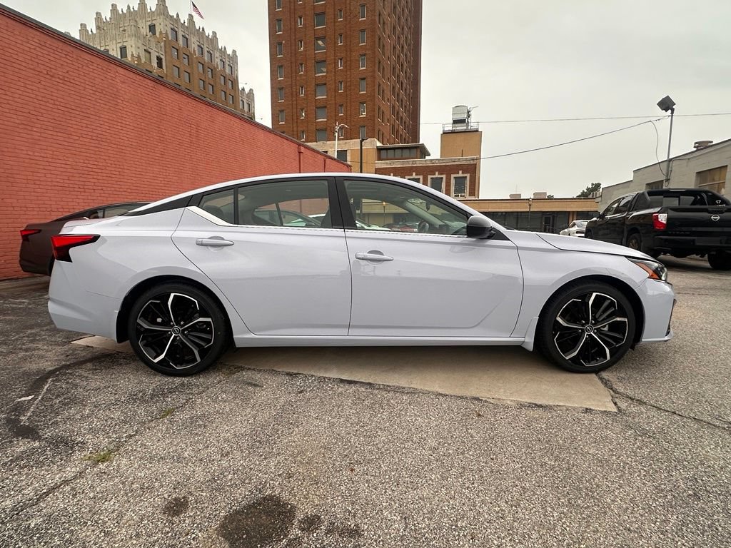 Certified 2024 Nissan Altima 2.5 SR w/ SR Premium Package FWD image 8