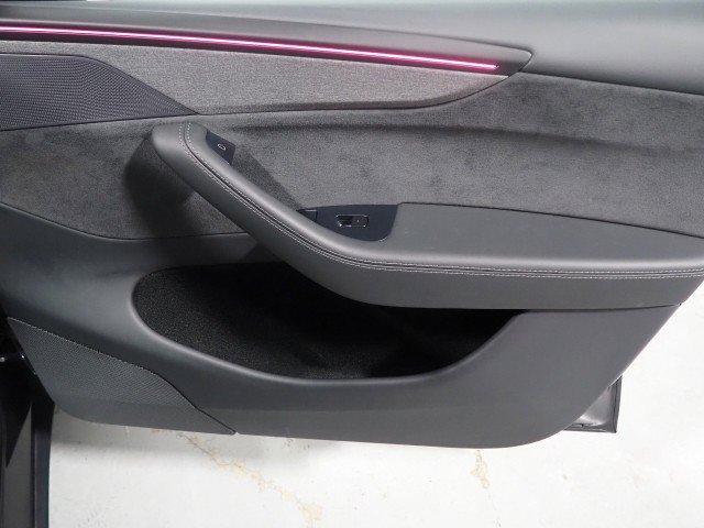 Used 2026 Tesla Model Y Long Range RWD image 64