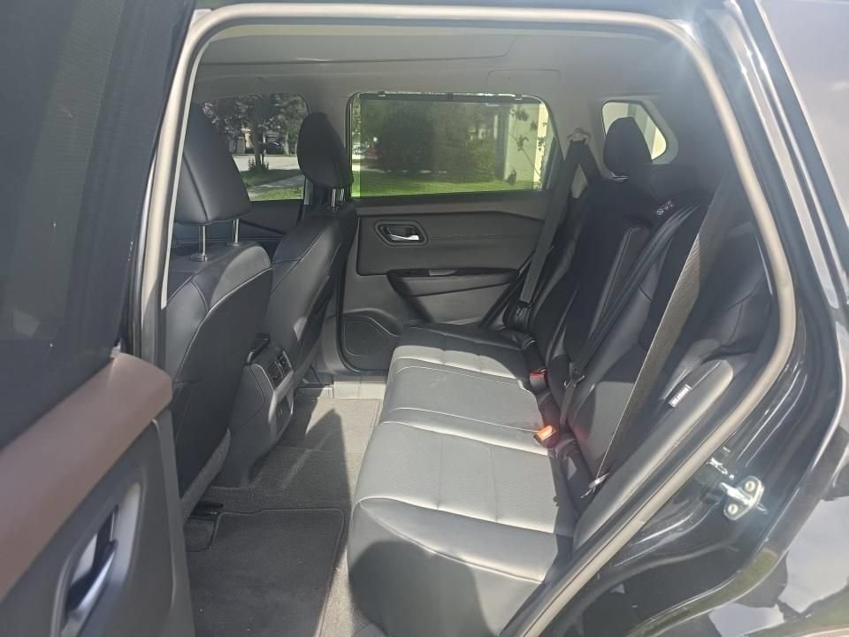 Used 2023 Nissan Rogue SV w/ SV Premium B Package FWD image 8