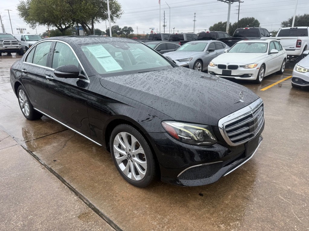 Used 2018 Mercedes-Benz E 400 4MATIC Sedan image 3