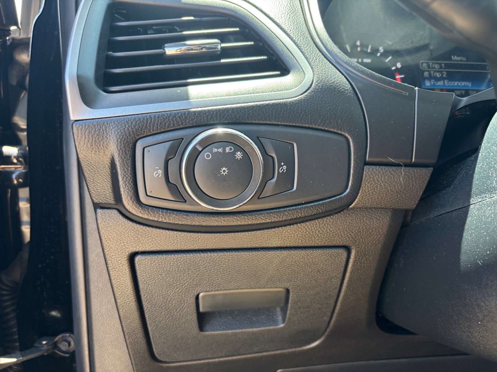 Used 2017 Ford Edge SE FWD image 14