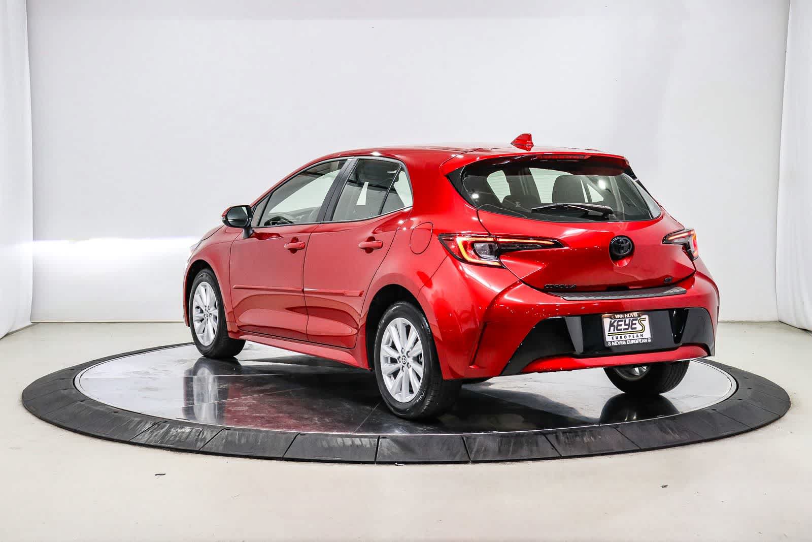 Used 2024 Toyota Corolla SE w/ SE Package FWD image 2