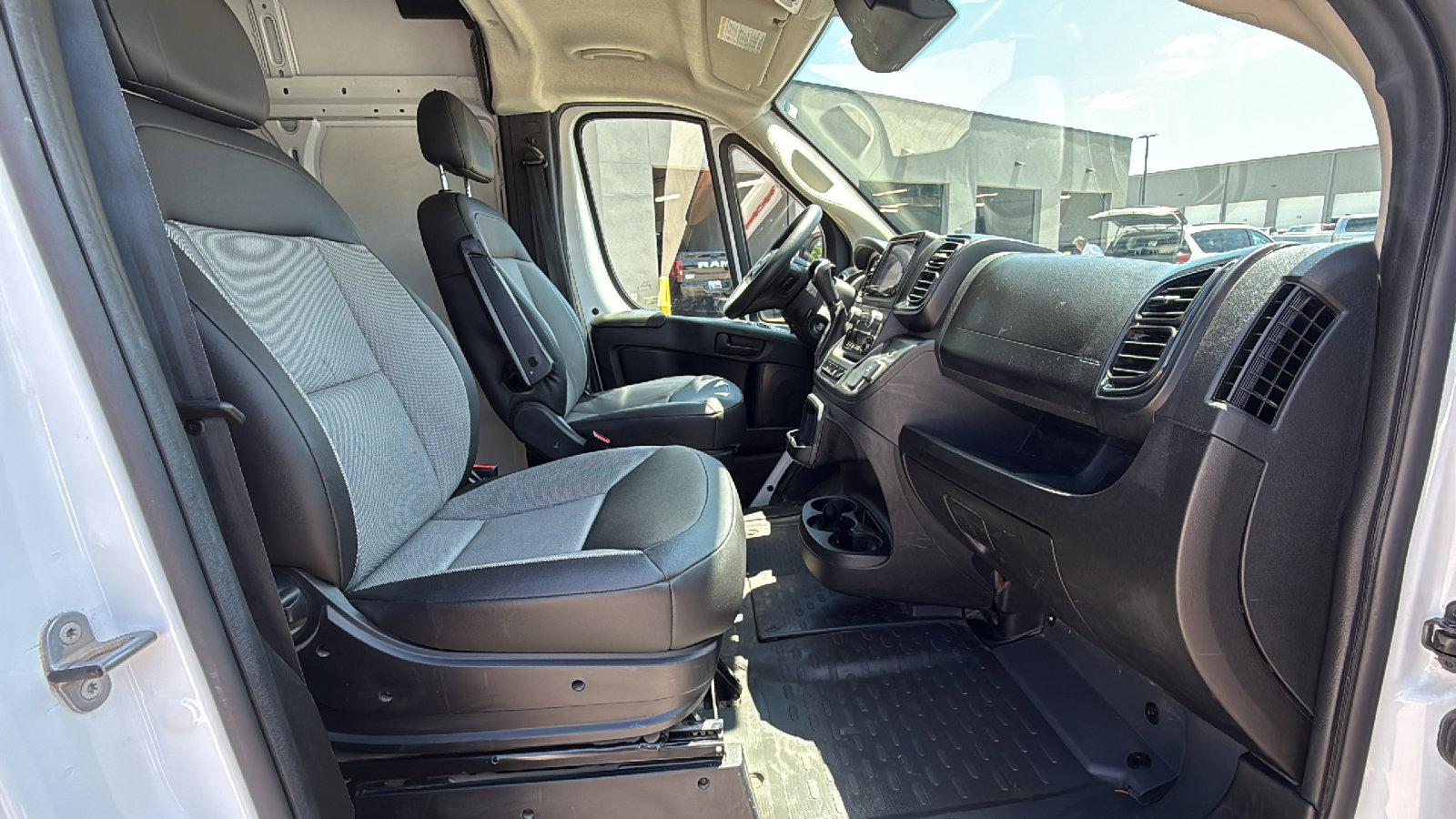 Used 2025 RAM ProMaster 2500 w/ Convenience Group FWD image 31
