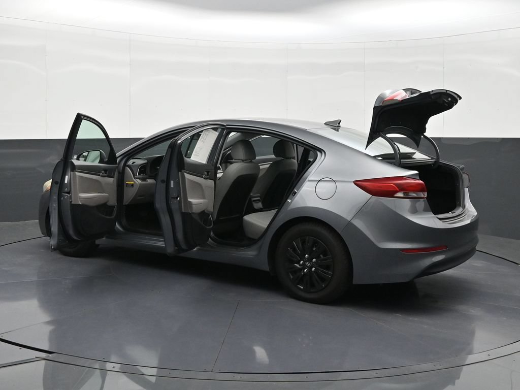 Used 2017 Hyundai Elantra SE FWD image 40