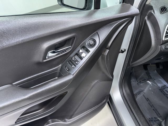Used 2017 Chevrolet Trax LS w/ Fleet Convenience Package FWD image 10