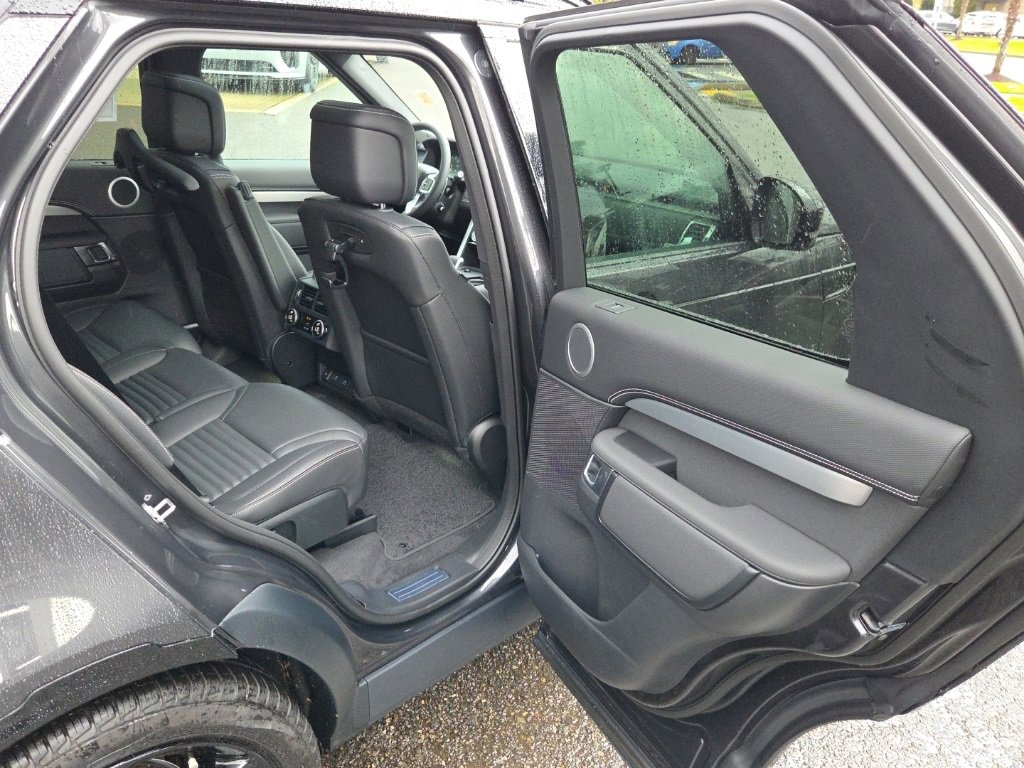 New 2026 Land Rover Discovery Limited Edition image 17