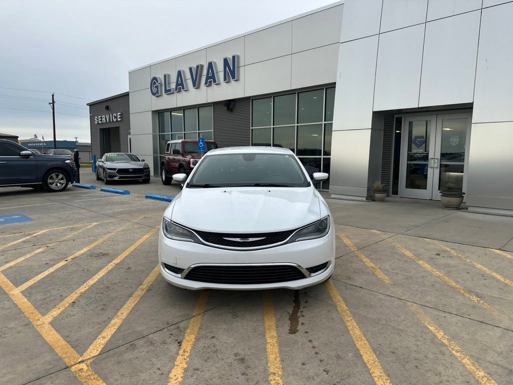 Used 2017 Chrysler 200 Limited Platinum FWD image 2