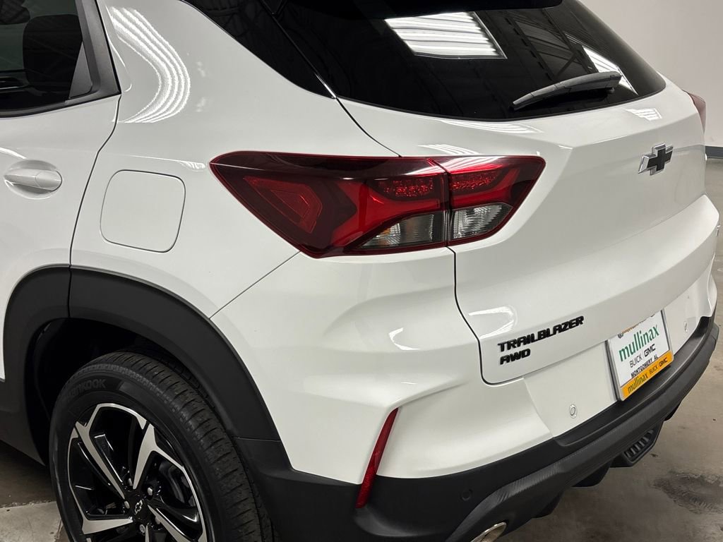 Used 2022 Chevrolet TrailBlazer RS w/ Sun and Liftgate Package image 14