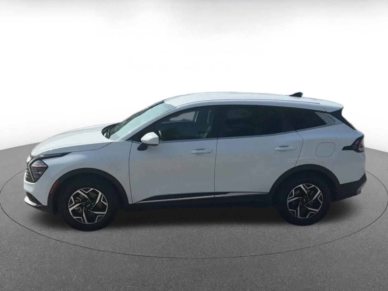 Used 2025 Kia Sportage LX FWD image 9
