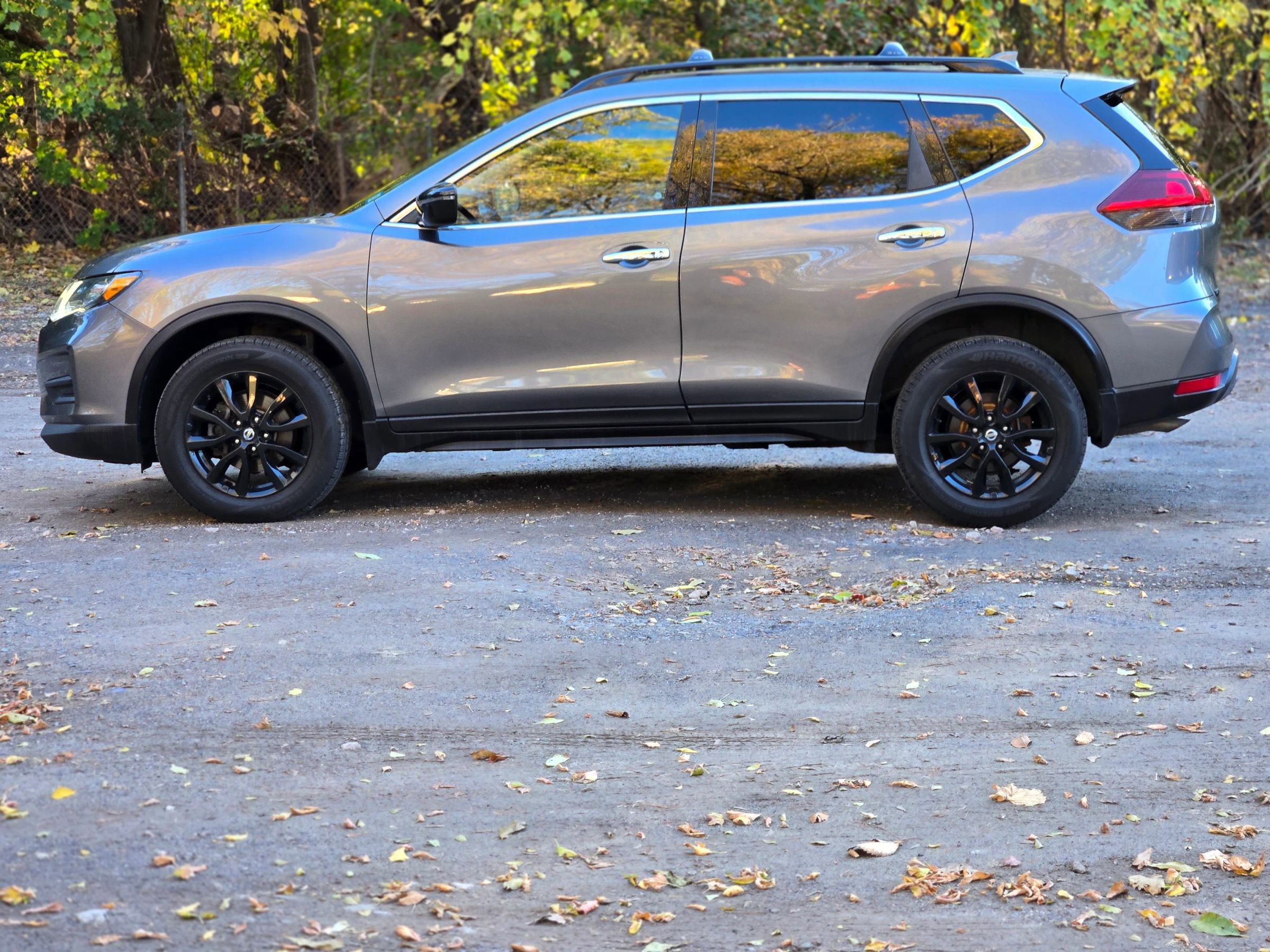 Used 2018 Nissan Rogue SV image 6