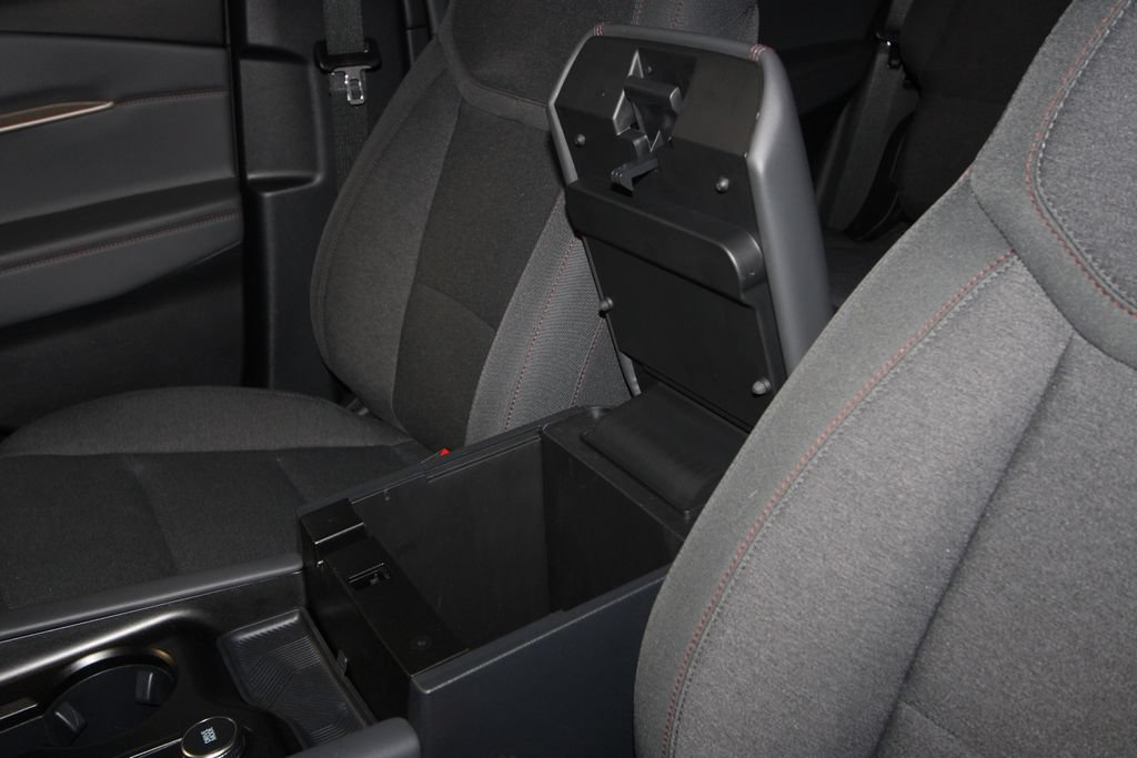 Used 2025 Ford Explorer Active AWD/4WD image 18